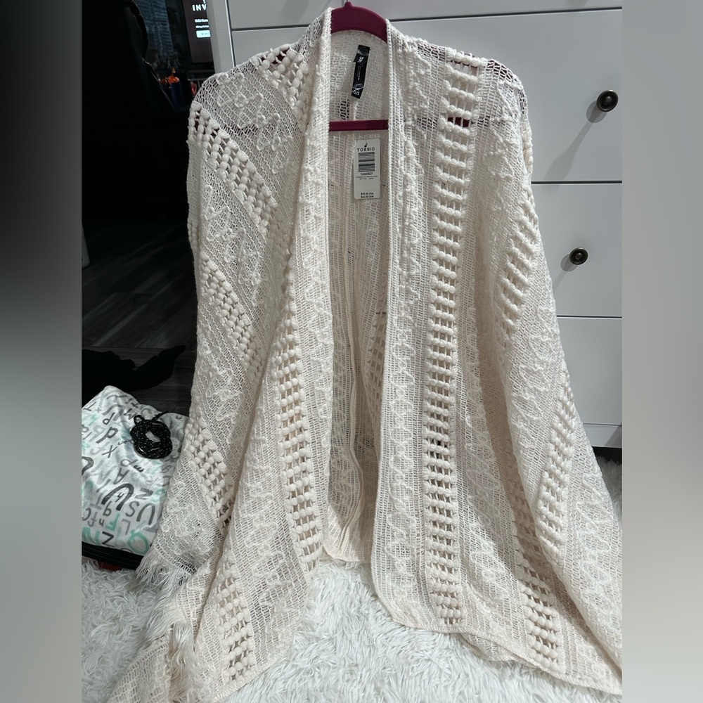 Torrid shrug